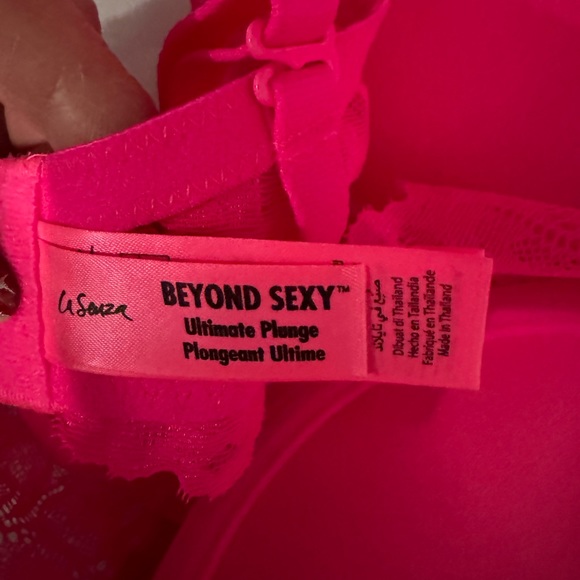 Beyond Sexy Bra - Picture 3 of 4